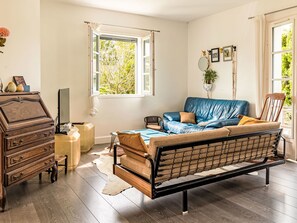 TV - OLHAKO BIDEA by Interhome (Sare)