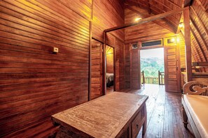 Two-Bedroom Villa with Mountain View | Schreibtisch, kostenloses WLAN