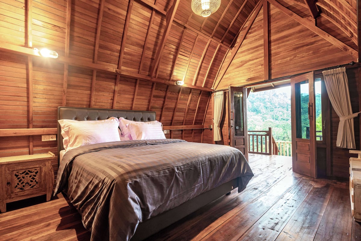 Villa with Mountain View | Bàn, truy cập Internet không dây miễn phí
