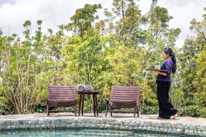 Hồ bơi ngoài trời 