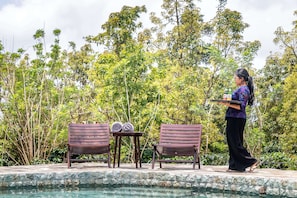 Hồ bơi ngoài trời