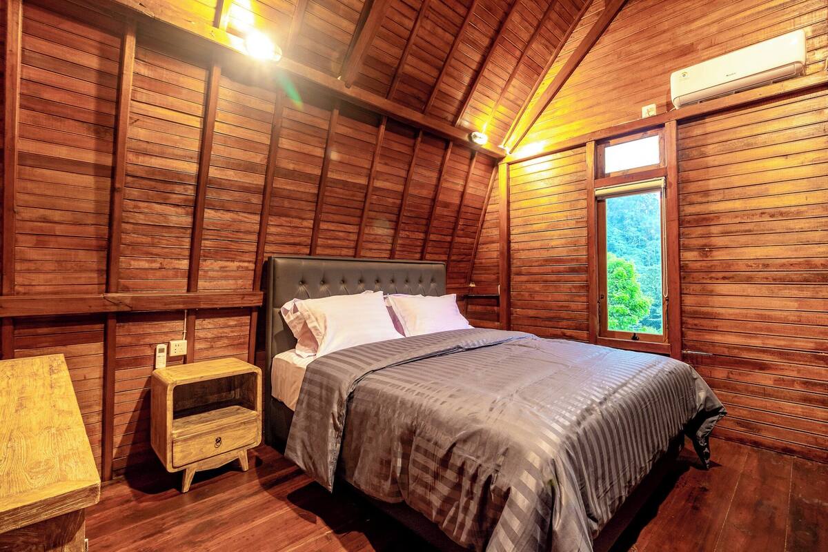Two-Bedroom Villa with Mountain View | Schreibtisch, kostenloses WLAN