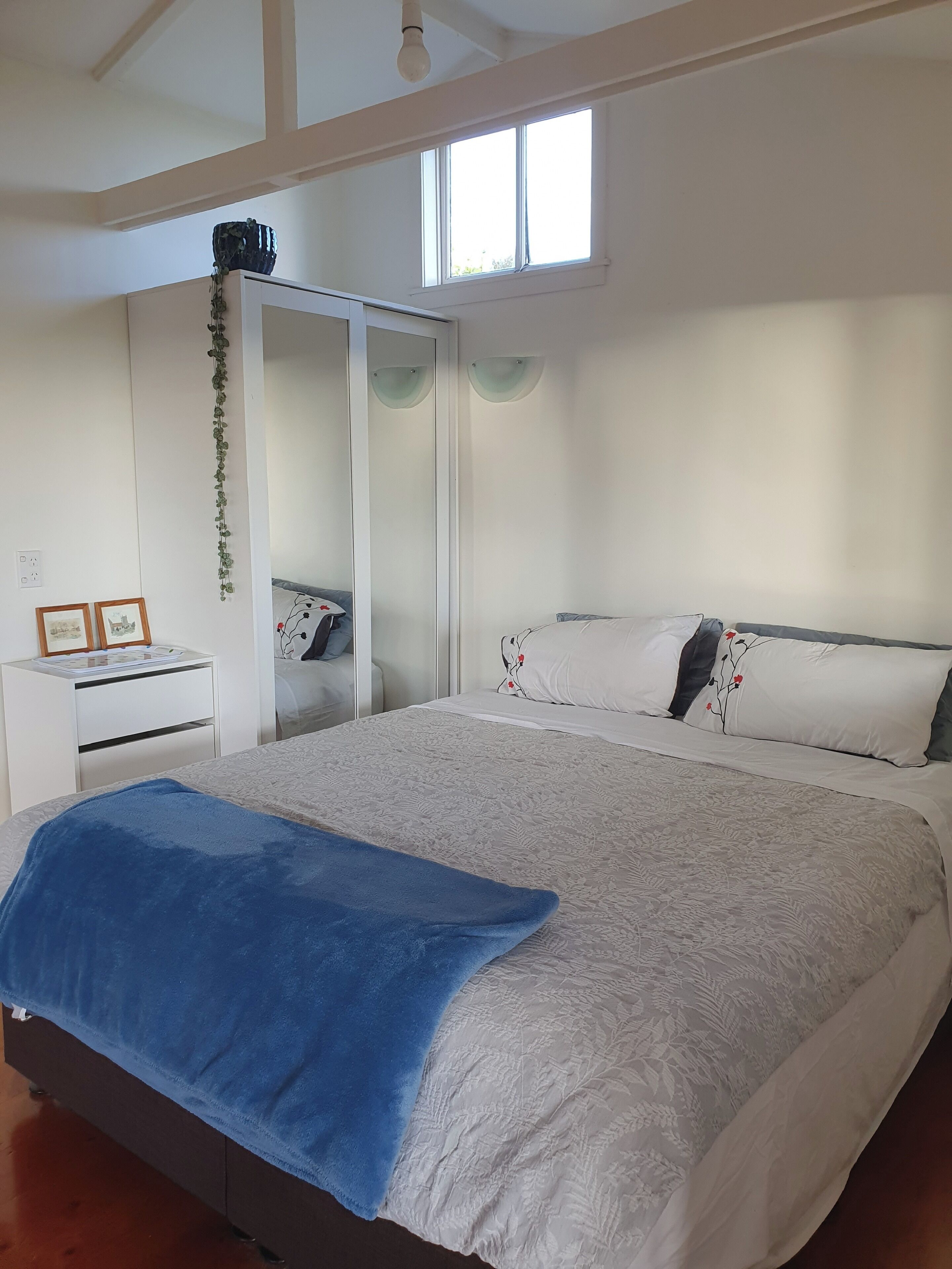 1 bedroom, bed sheets