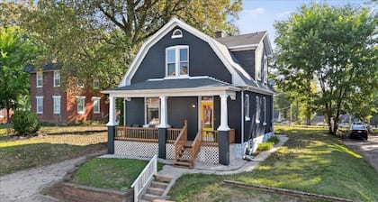 Historic Pet Friendly Home—Fast WiFi—King Beds