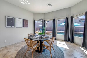 Dining - The Golden Hour Getaway | Pool | LakeViews | Games (Lake Havasu City)