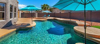 The Golden Hour Getaway | Pool | LakeViews | Games