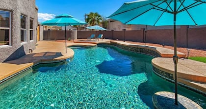 The Golden Hour Getaway | Pool | LakeViews | Games