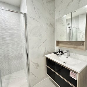 تجهيزات دش، مجففات شعر، مناشف