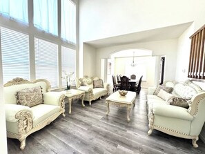Smart TV, offices - 7BR-5bath-Near ScenicTrail/Easy Access to Downtown (Northglenn)