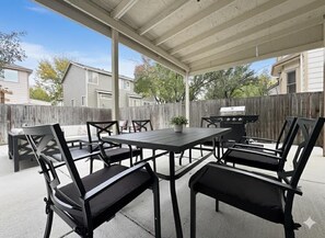 Outdoor dining - 7BR-5bath-Near ScenicTrail/Easy Access to Downtown (Northglenn)