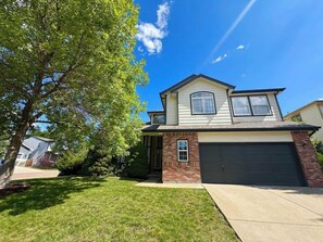 Exterior - 7BR-5bath-Near ScenicTrail/Easy Access to Downtown (Northglenn)
