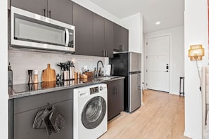 Coffee/tea maker, fridge, microwave, stovetop