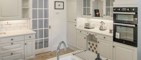 Astianpesukone, syöttötuoli