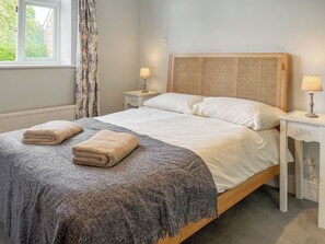 3 bedrooms, free WiFi - 3 bedroom accommodation in Sutton, near Thirsk (Sutton, near Thirsk)