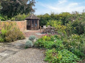 Outdoor dining - 3 bedroom accommodation in Sutton, near Thirsk (Sutton, near Thirsk)