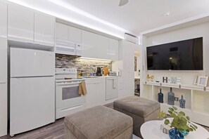 冰箱、微波炉、烤箱、炉灶