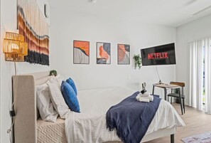 1 bedroom, desk, WiFi