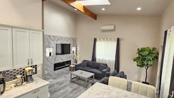 Smart TV, chimenea