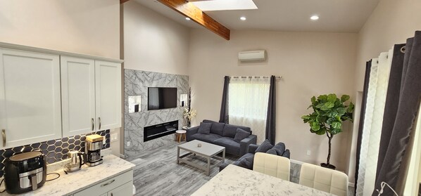Smart TV, chimenea