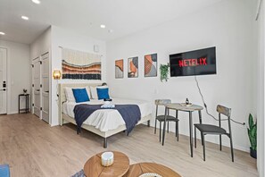 1 sovrum, skrivbord och wi-fi