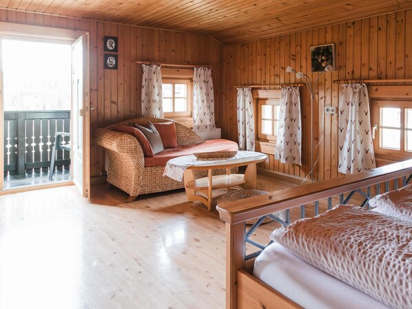 2 bedrooms, iron/ironing board, Internet