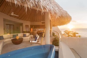 Terrace/patio - Sophia 8 - Your Oceanfront Penthouse Retreat (La Majahua)