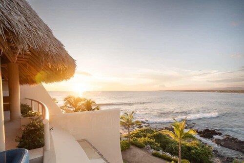 Sophia 8 - Your Oceanfront Penthouse Retreat
