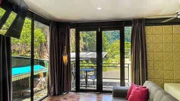 Family Room, Balcony, Mountain View | Pemandangan gunung