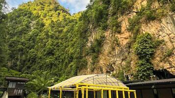 Children’s play area – outdoor