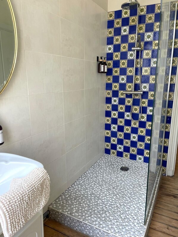 Shower, hair dryer, towels, soap