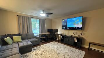 Premium House, Garden View | Living area | Computer monitors