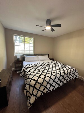 Premium House, Garden View | Blackout curtains, iron/ironing board, free WiFi - Charlotte 5BR Home Near Uptown (Charlotte)