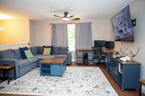 Interior - Charlotte 5BR Home Near Uptown (Charlotte)