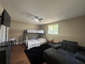 Premium House, Garden View | Premium bedding, blackout curtains, iron/ironing board, free WiFi - Charlotte 5BR Home Near Uptown (Charlotte)