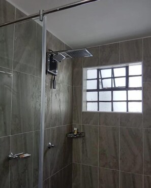 Deluxe Double Room, Garden View | Bathroom | Shower, free toiletries, slippers, towels - Petrichor House Kakamega (Kakamega)
