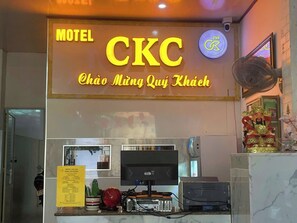 Quầy tiếp tân