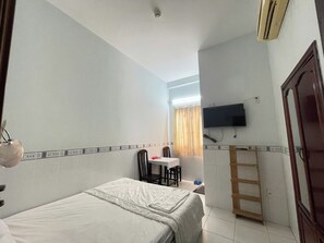 Basic Double Room Single Use | In-room safe, desk, laptop workspace, blackout drapes