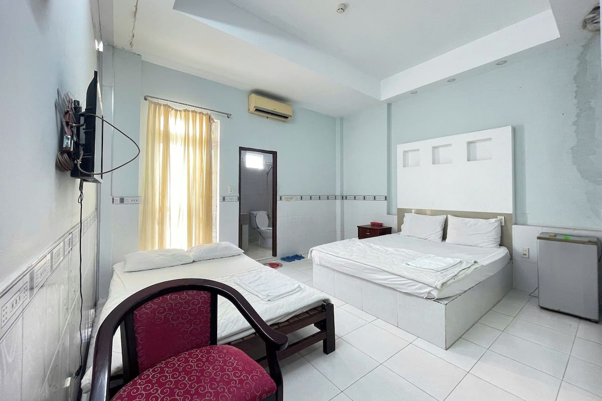 Deluxe Quadruple Room | In-room safe, desk, laptop workspace, blackout drapes