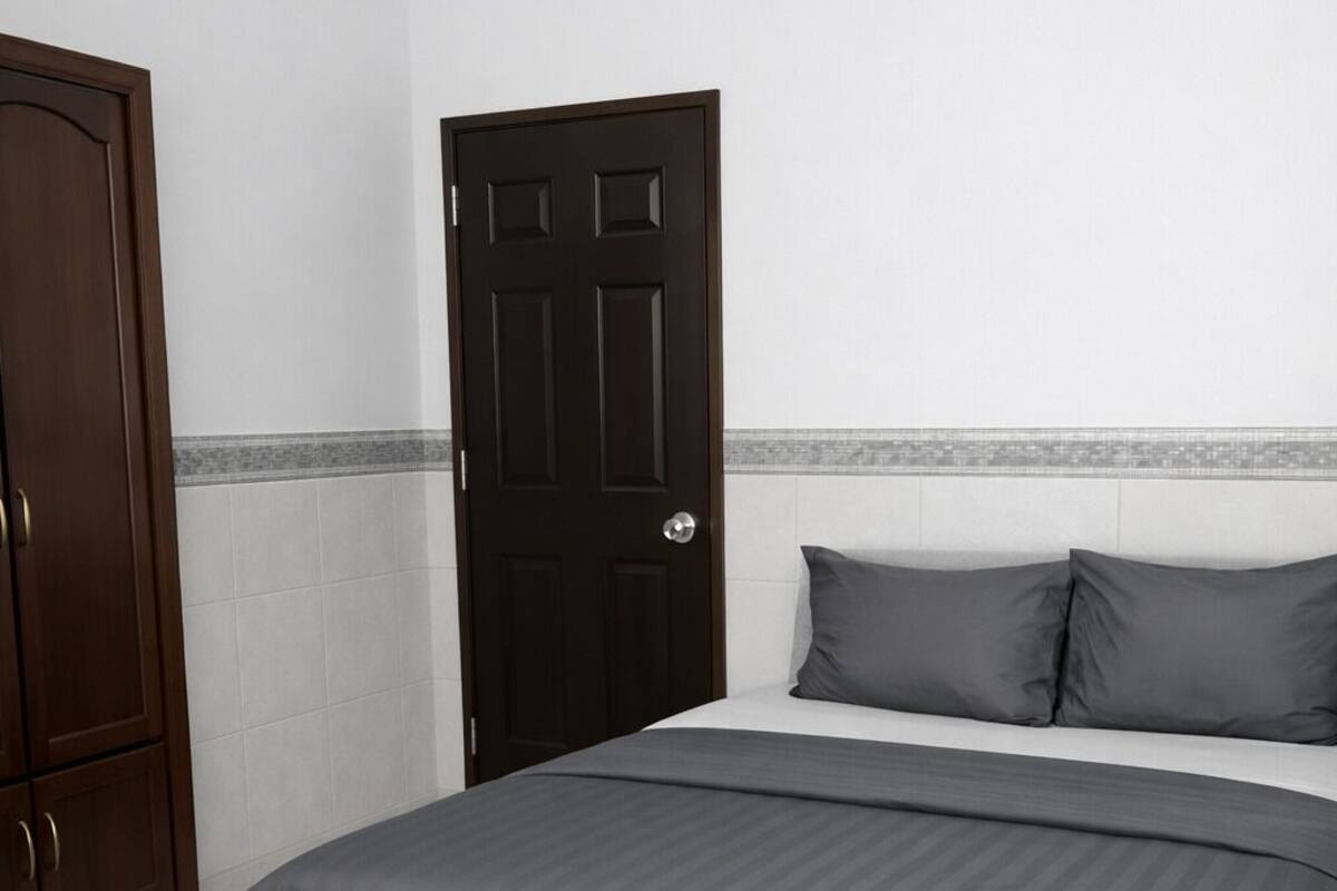 Standard Double Room Single Use | Desk, laptop workspace, blackout curtains, soundproofing