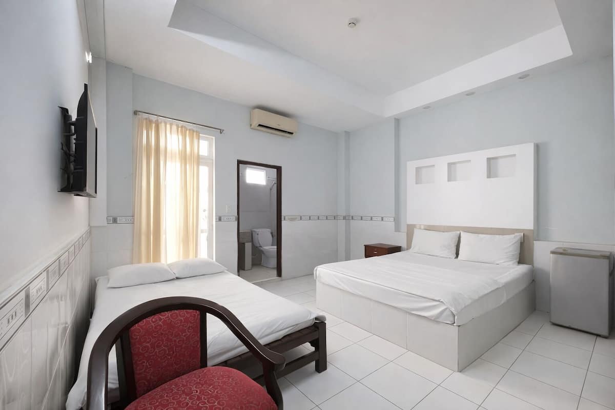 Standard Quadruple Room | In-room safe, desk, laptop workspace, blackout curtains