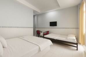 Caja de seguridad en la habitación y escritorio 