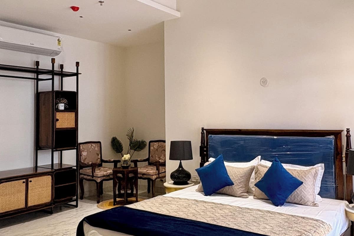 Crown Jacuzzi Room