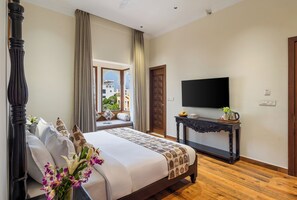 Crown Room With Couple Jacuzzi | Premium bedding, desk, laptop workspace, free WiFi - The Classic Crown Udaipur - A Luxury Hotel by Lake Pichola (Udaipur)