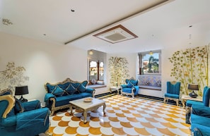 Smart TV 32 pulgadas con canales de televisión vía satélite