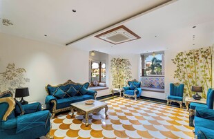 32-inch Smart TV with satellite channels