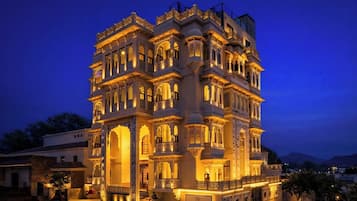 Pintu masuk properti