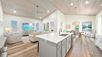 Signature House, 4 Bedrooms, Balcony, Garden View | Private kitchen | Fridge, microwave, oven, stovetop