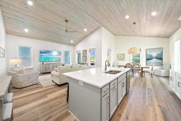 Signature House, 4 Bedrooms, Balcony, Garden View | Private kitchen | Fridge, microwave, oven, stovetop