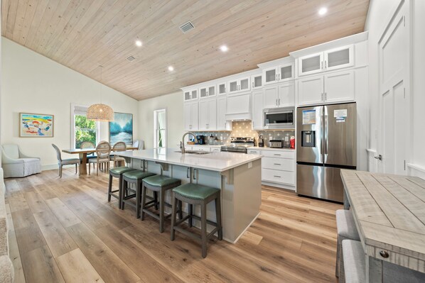 Signature House, 4 Bedrooms, Balcony, Garden View | Private kitchen | Fridge, microwave, oven, stovetop - Coastal Dream (Orange Beach)