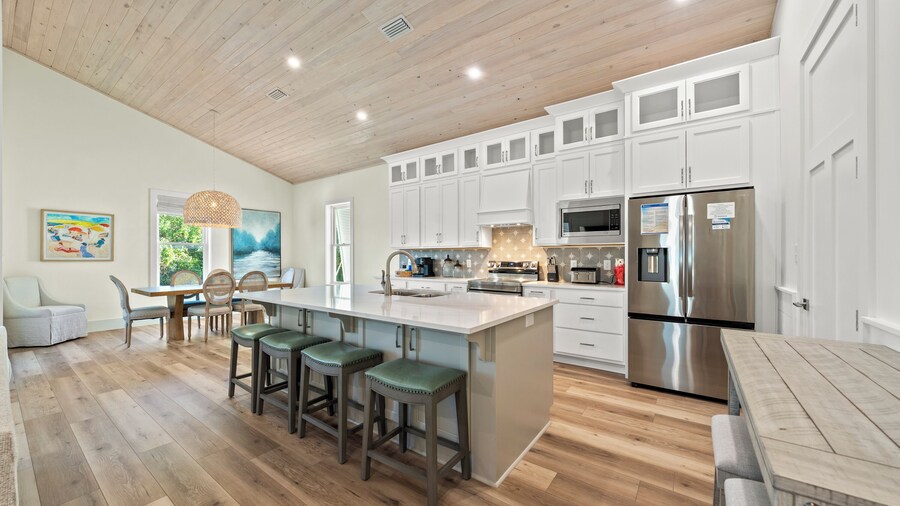 Luxury 4BR, Across street from beach, Sleeps 10!